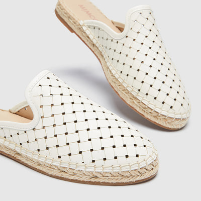 Lively Slides - White