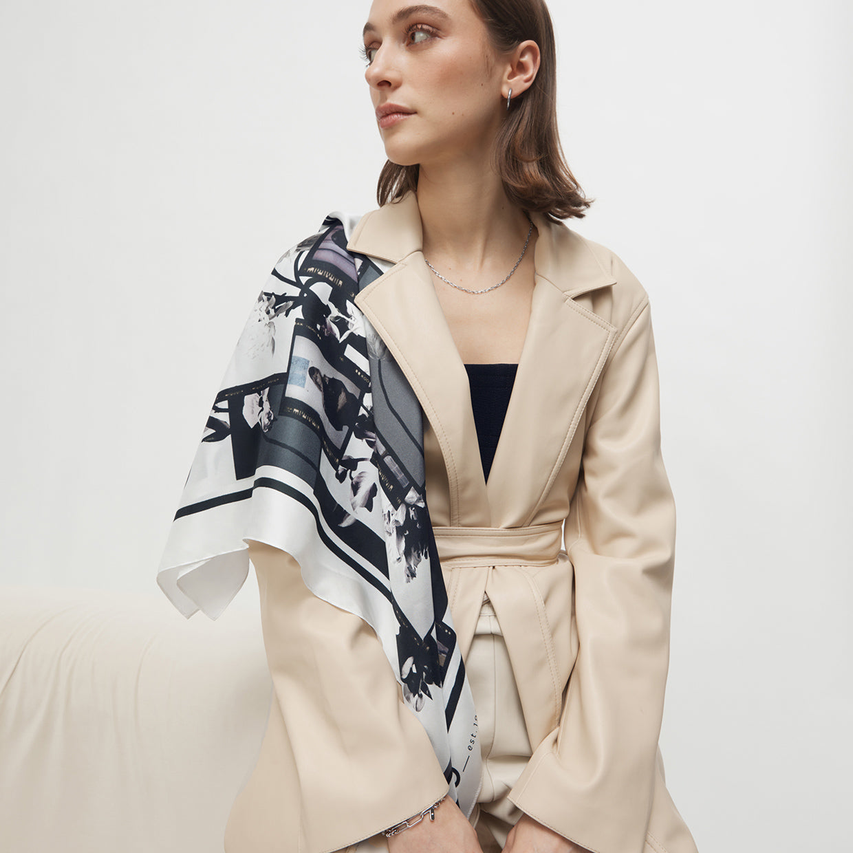 An Ode Scarf - White
