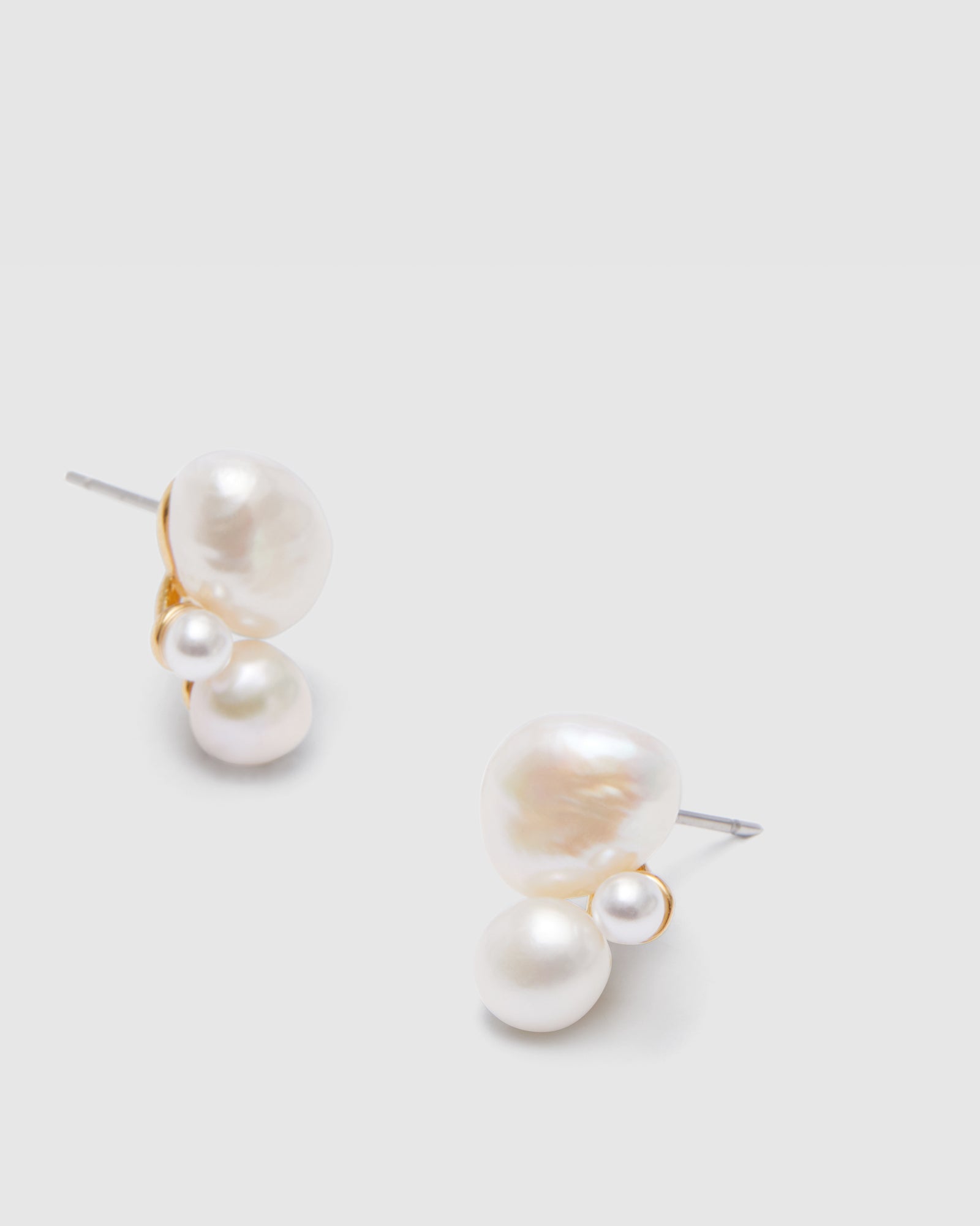 Midsummer Stud Earrings - Pearl