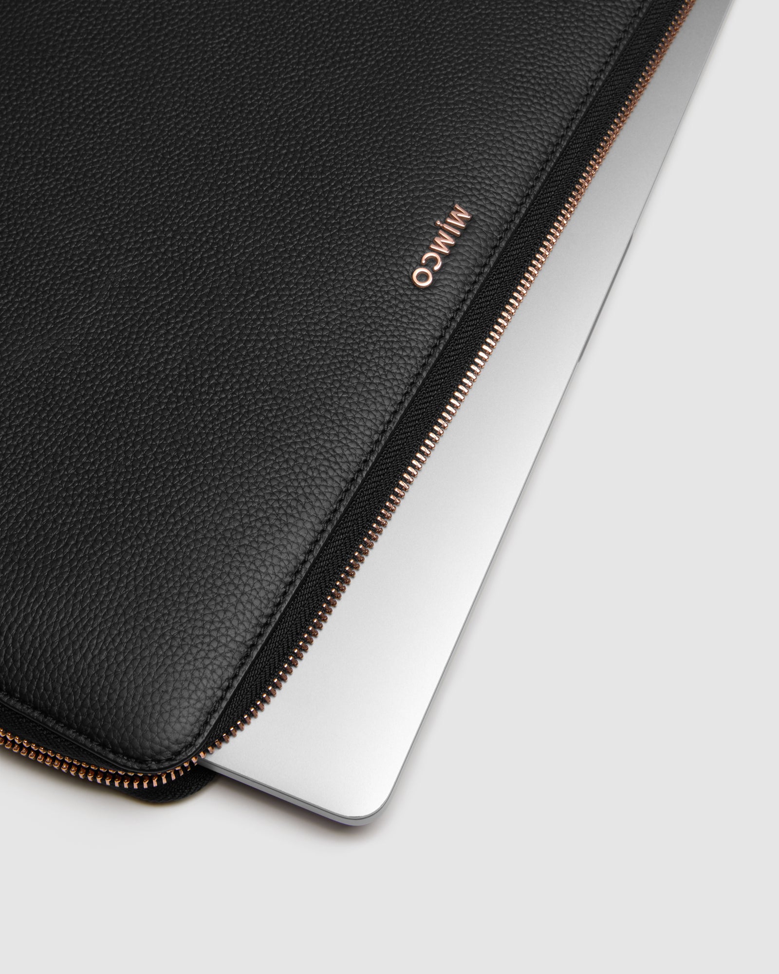 Classico 15-Inch Laptop Case - Black Rose Gold