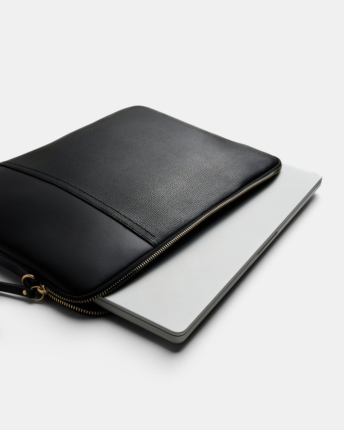 Metro Laptop Pouch - Black Brushed LG