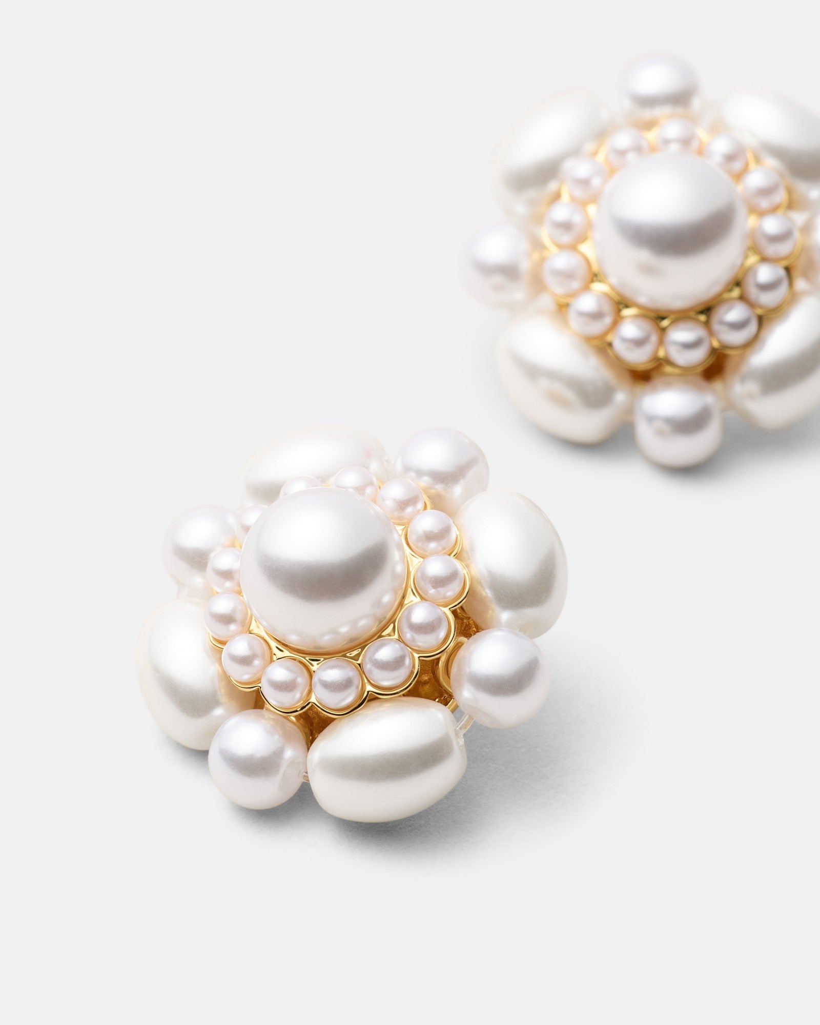 Romance Pearl Stud Earrings - Pearl
