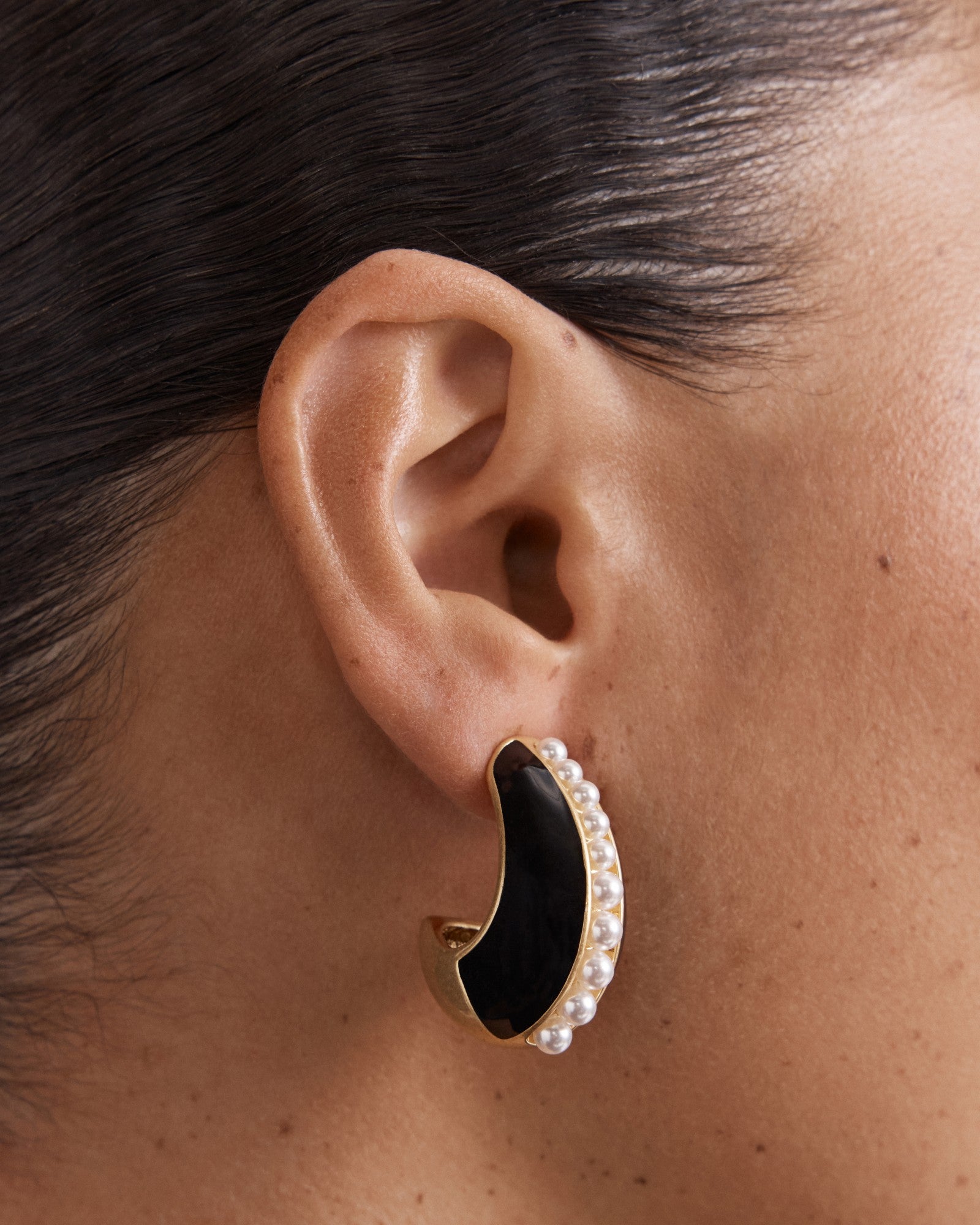 Costal Pearl Hoop Earrings - Black