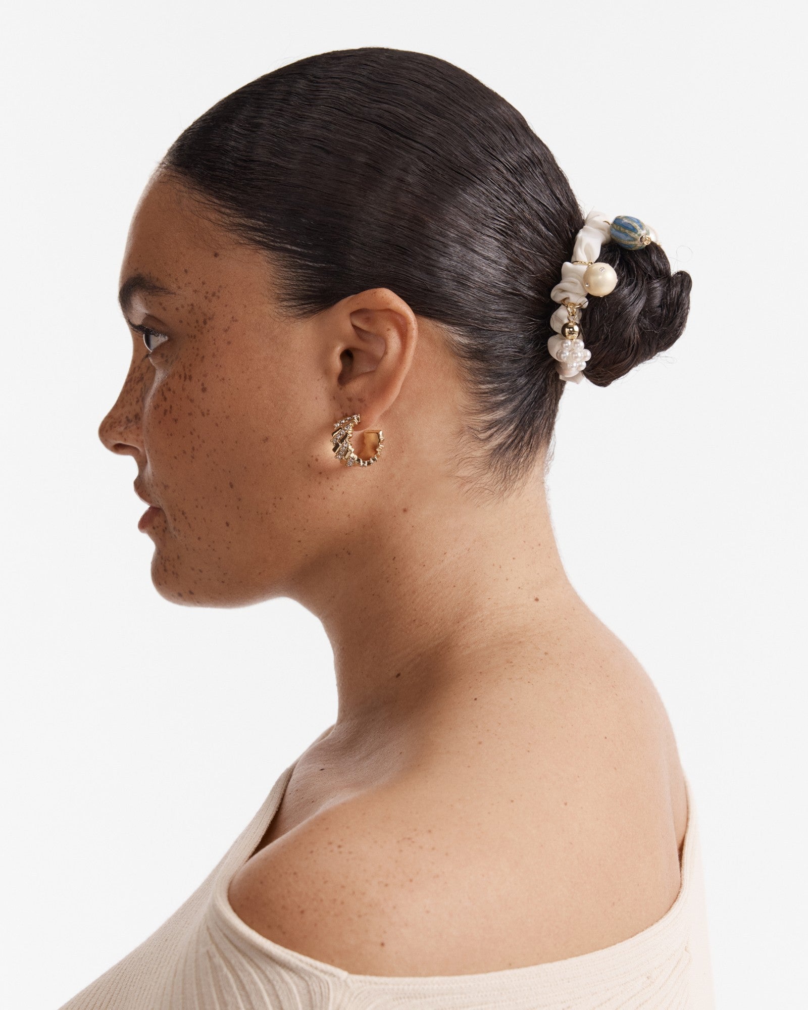 Charm Scrunchie - Vanilla