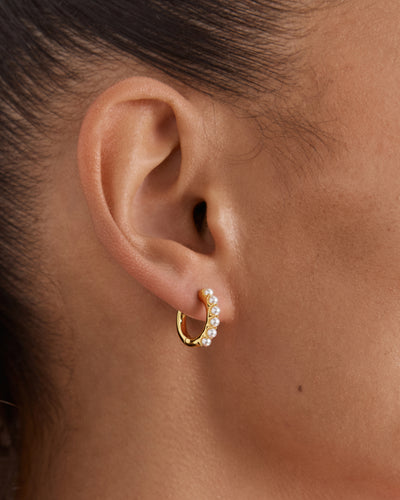 En Pointe Hoop Earrings - Pearl