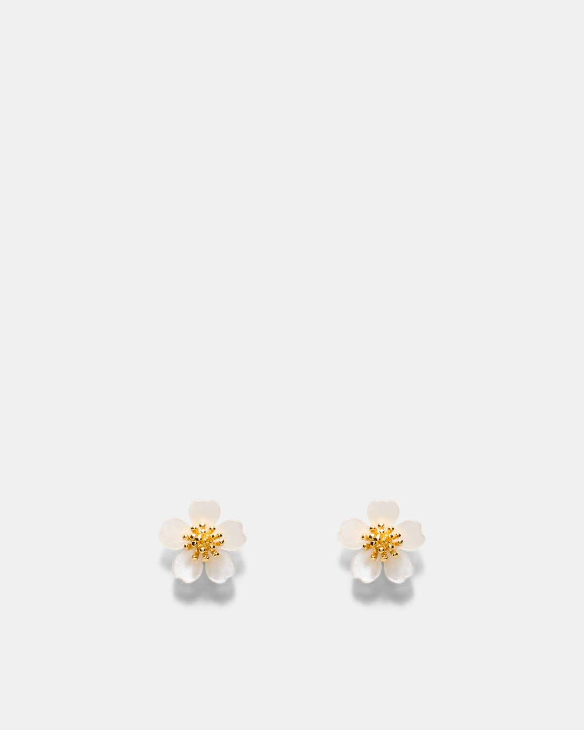 Resin Flower Stud Earrings - Pearl