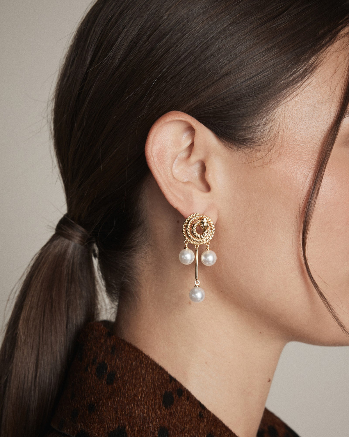Serpentina Pearl Earrings - Pearl