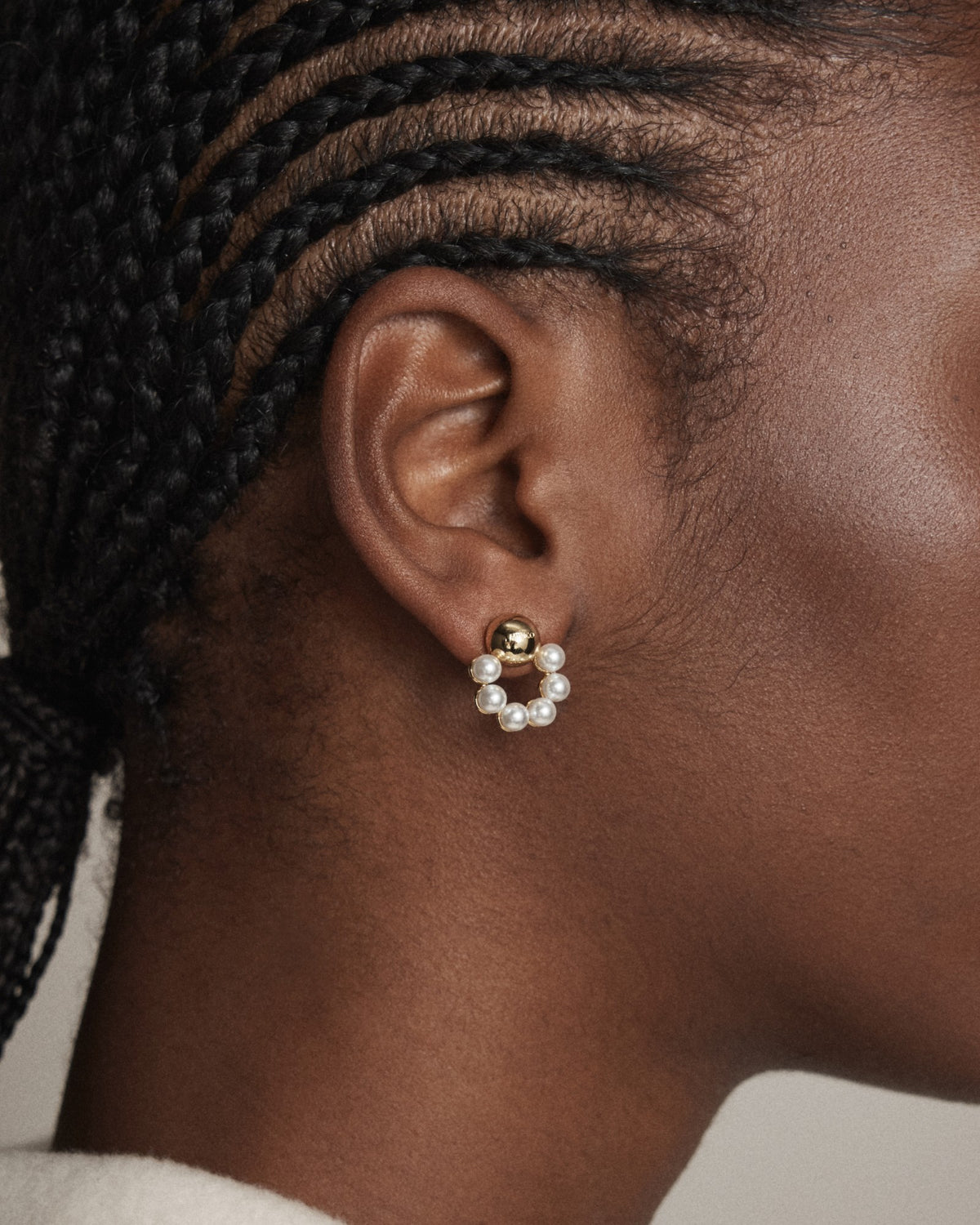 Luminous Aura Stud Earrings - Pearl