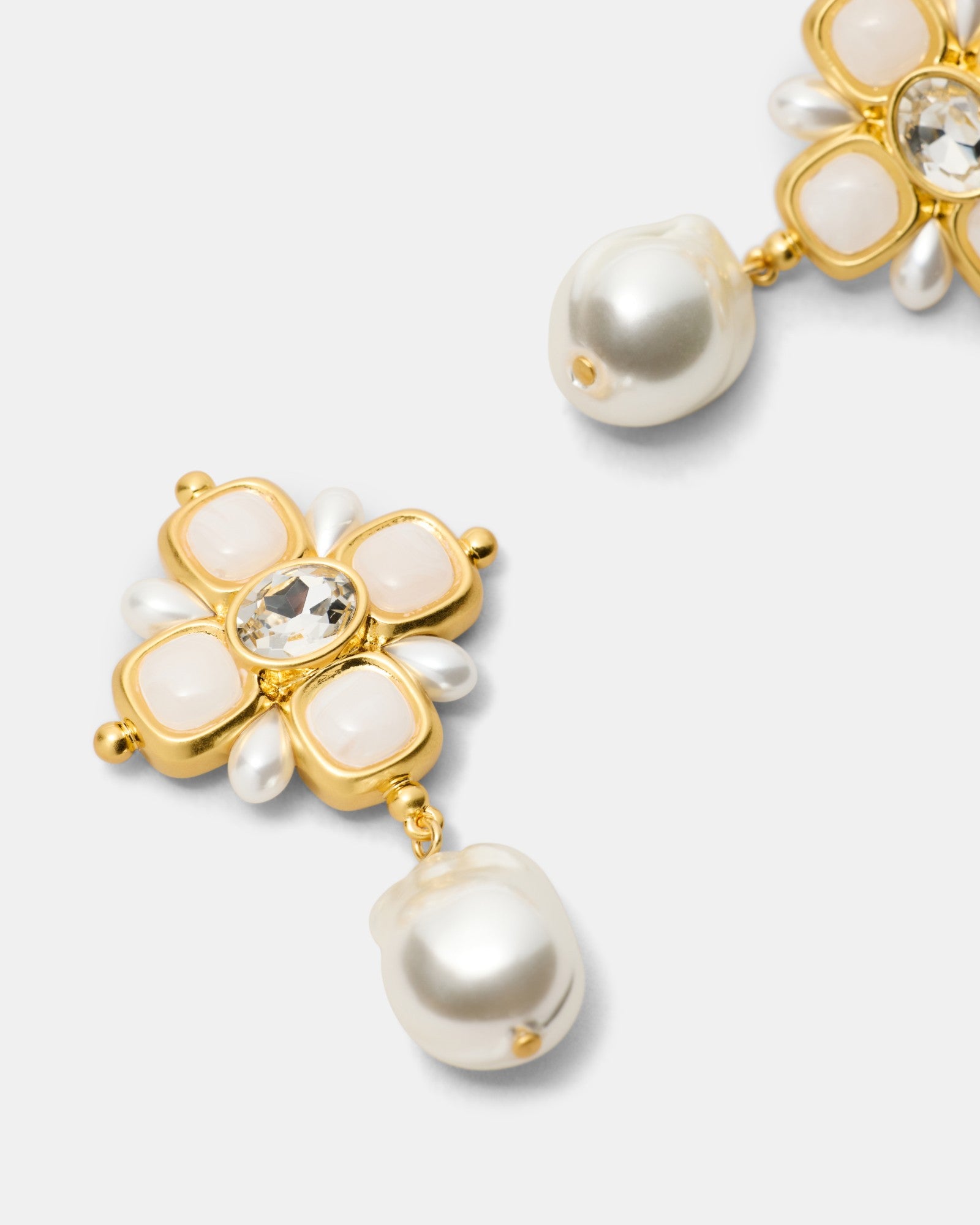 Liora Drop Earrings - Pearl